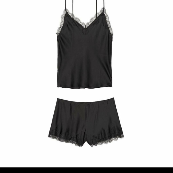 NWT Victoria's Secret 2 Piece Satin Cami/Short Set Size XL - Picture 3 of 3